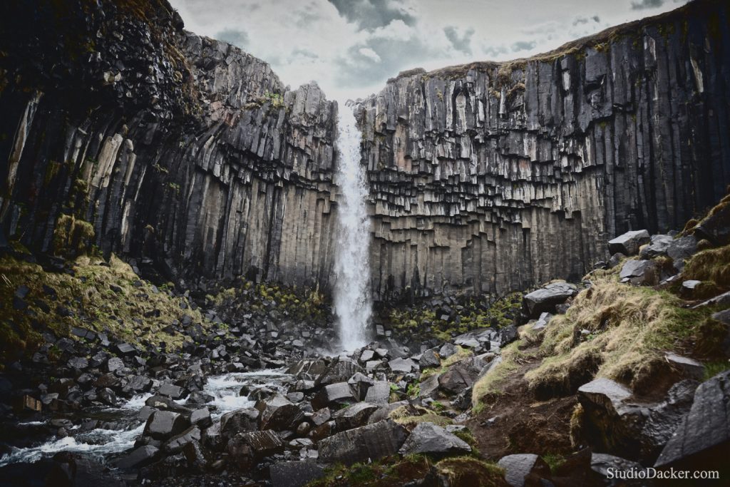 svartifoss cascade islande basalte